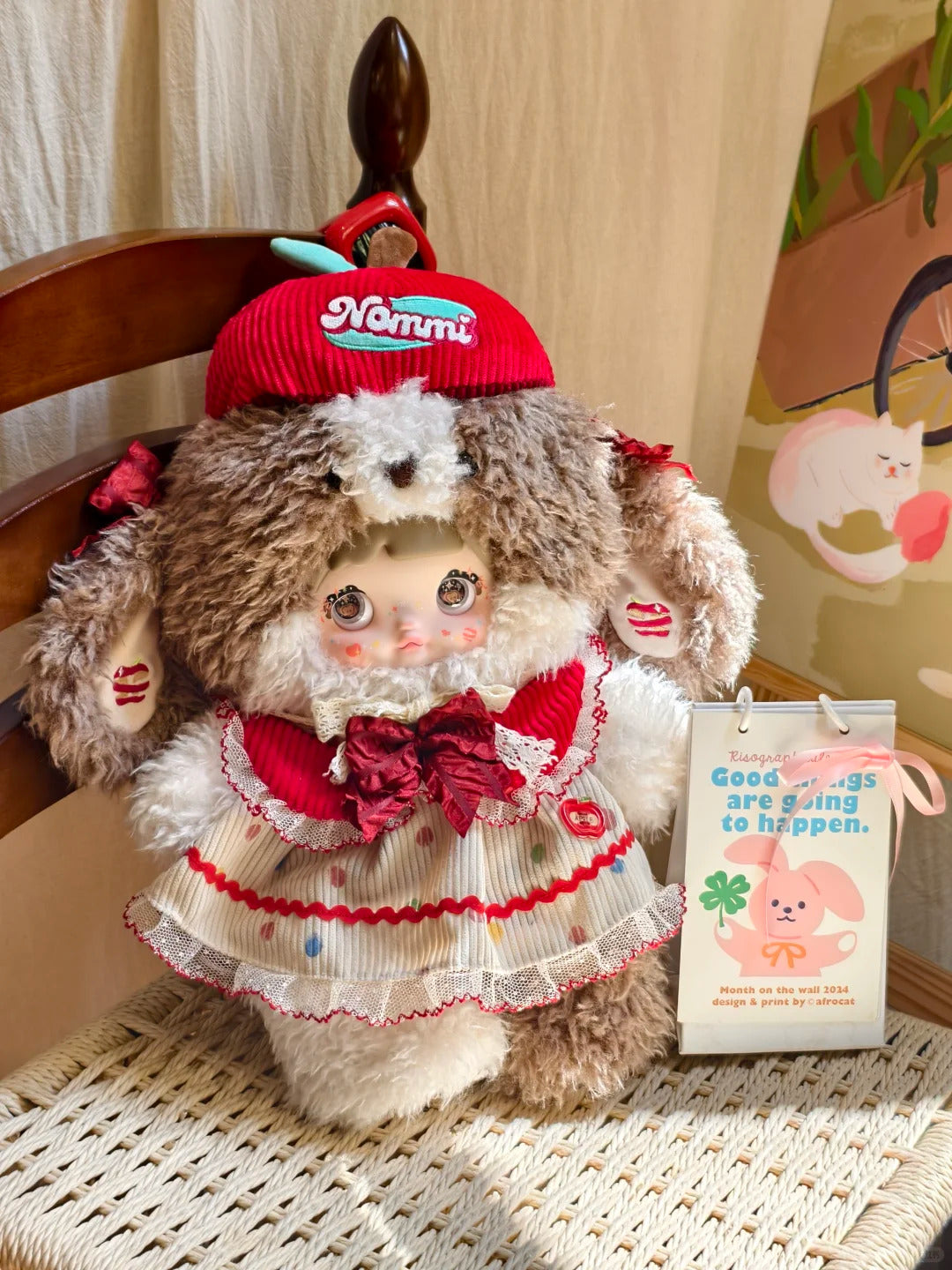 Nommi- Bite into apple big vinyl plush